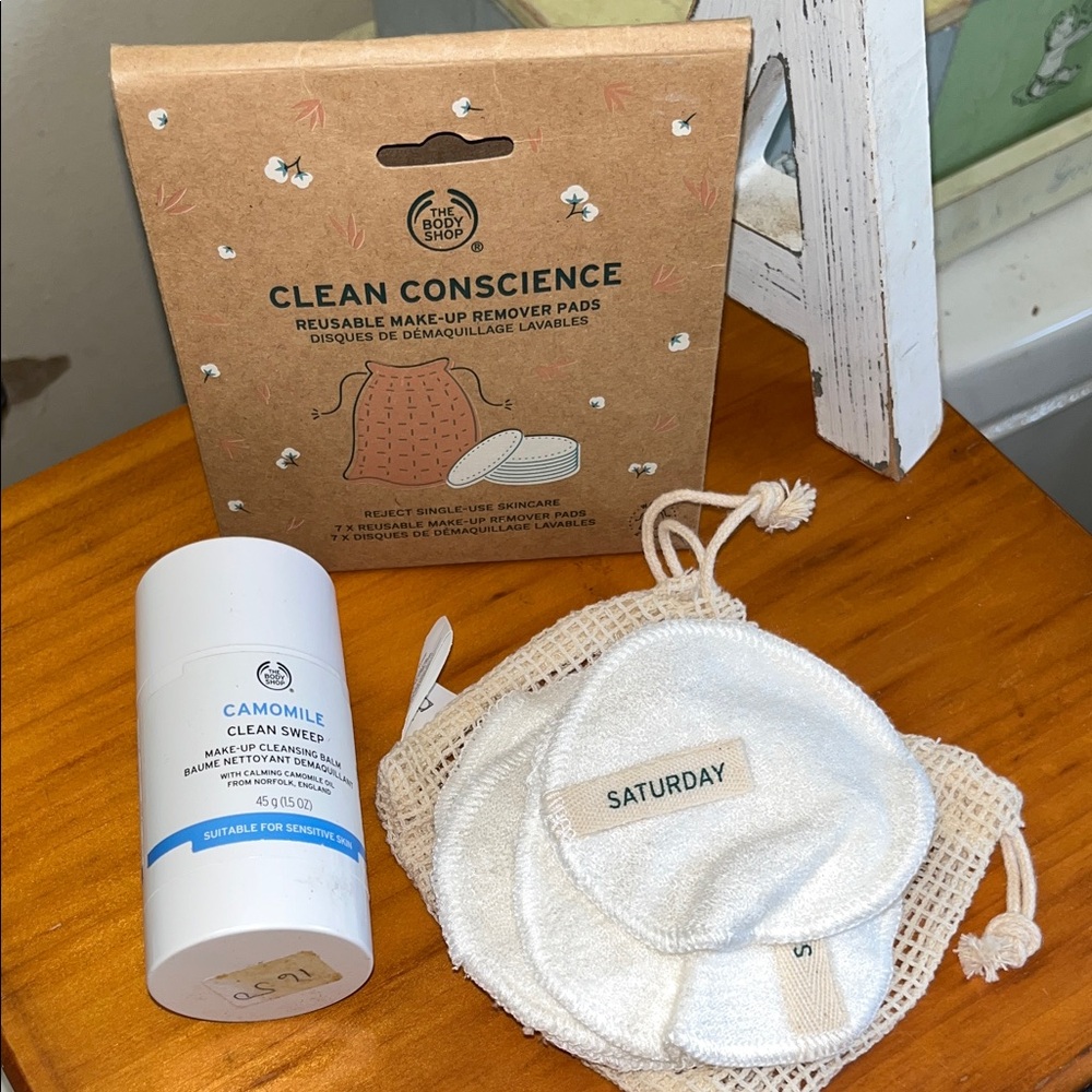 The Body Shop Camomile Cleanser Stick & Reusable Pads, new set